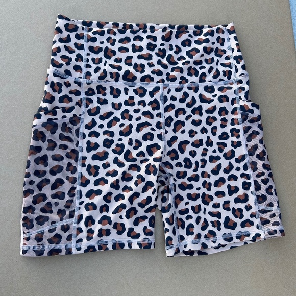 Fabletics Cheetah PowerHold High-Waisted On-The-Go Shorts - Picture 4 of 12